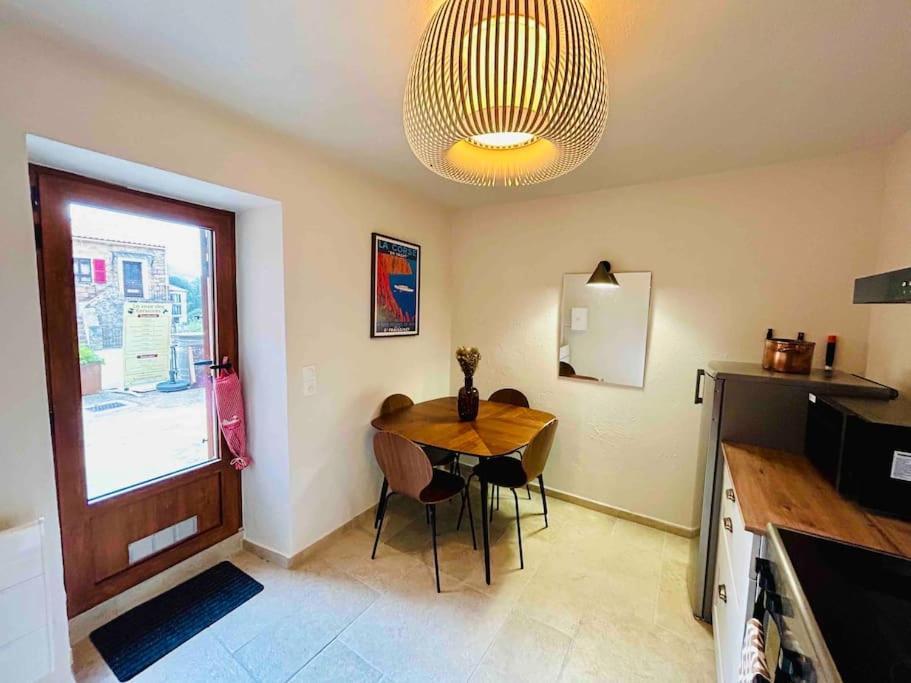 Charmant Petit Appartement Place De L Eglise Piana  Extérieur photo
